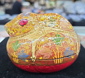 Vintage Kashmiri Papier Mache Rabbit Trinket Box Hand Painted India HHEC Tag